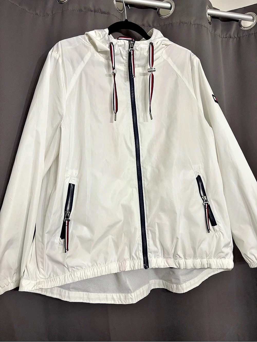 Tommy Hilfiger Hooded Windbreaker Jacket in White, Medium